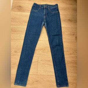Carmar skinny jeans. Size 28